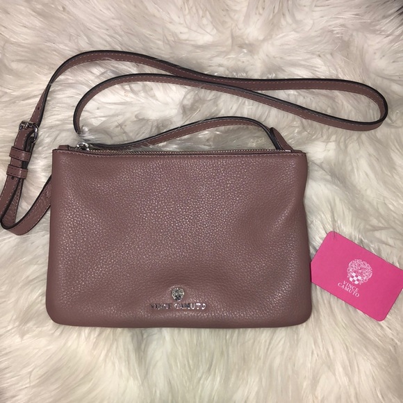 Vince Camuto Handbags - Vince Camuto crossbody purse